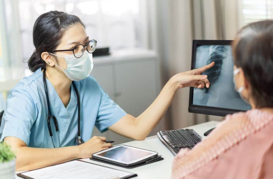 Supporting clinicians diagnose and assess the severity of Covid-19 using Artificial Intelligence and Chest X-rays